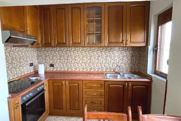 Shtepi me qera Apartament ne Tirane, 1+1, Mobilimi E mobiluar, Pagesa 43,000  Leke.
