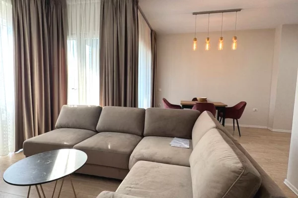 Shtepi me qera 2+1 ne Tirane - 1,500 Euro