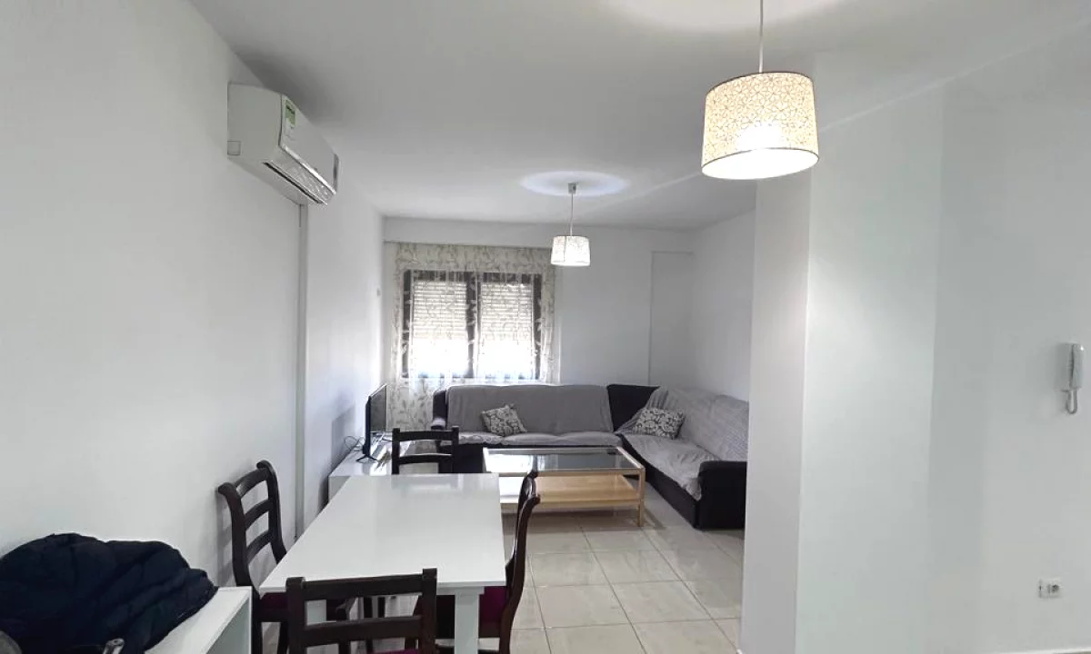 Shtepi me qera Apartament ne Tirane, 2+1, Mobilimi E mobiluar, Pagesa 50,000  Leke.