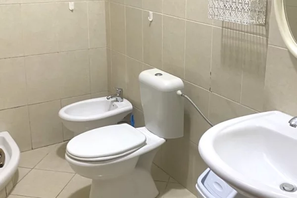 Shtepi me qera Apartament ne Tirane, 2+1, Mobilimi E mobiluar, Pagesa 55,000  Leke.