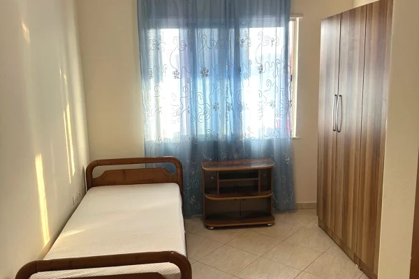 Shtepi me qera Apartament ne Tirane, 2+1, Mobilimi E mobiluar, Pagesa 55,000  Leke.
