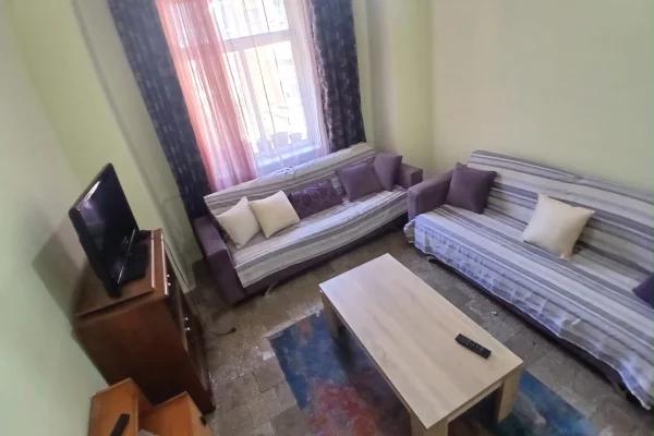 Shtepi me qera Apartament ne Tirane, 1+1, Mobilimi E mobiluar, Pagesa 45,000  Leke.