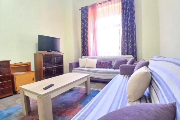 Shtepi me qera 1+1 ne Tirane - 45,000 Leke