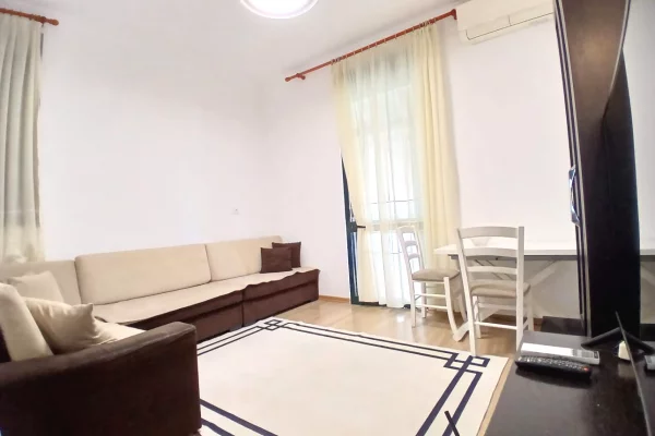 Shtepi me qera 2+1 ne Tirane - 60,000 Leke