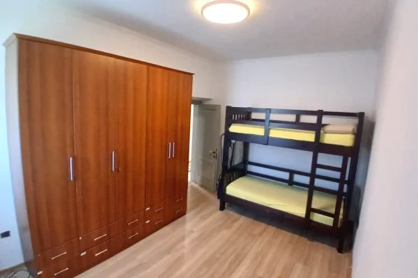 Shtepi me qera Apartament ne Tirane, 2+1, Mobilimi E mobiluar, Pagesa 60,000  Leke.