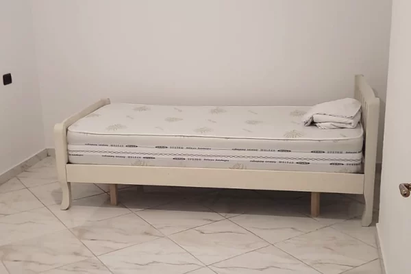 Shtepi me qera Apartament ne Tirane, 2+1, Mobilimi Bosh, pa mobiluar, Pagesa 35,000  Leke.