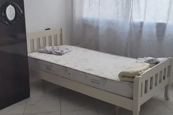 Shtepi me qera Apartament ne Tirane, 2+1, Mobilimi Bosh, pa mobiluar, Pagesa 35,000  Leke.