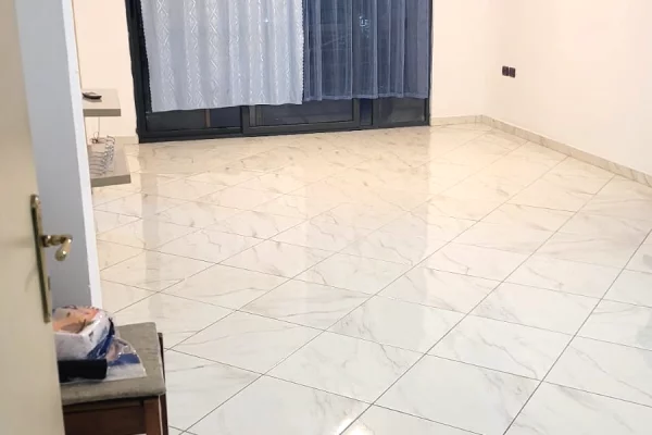 Shtepi me qera Apartament ne Tirane, 2+1, Mobilimi Bosh, pa mobiluar, Pagesa 35,000  Leke.