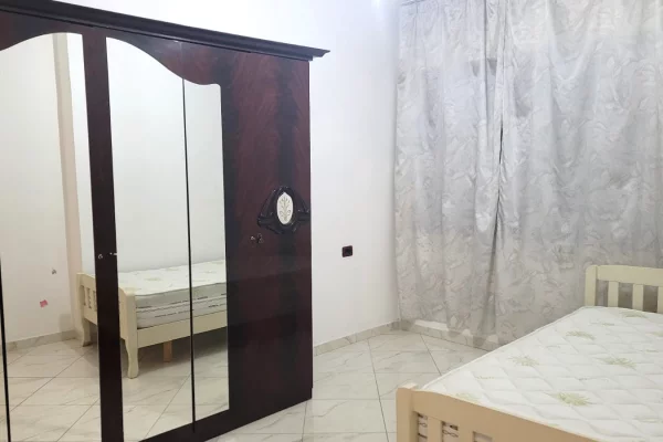 Shtepi me qera Apartament ne Tirane, 2+1, Mobilimi Bosh, pa mobiluar, Pagesa 35,000  Leke.