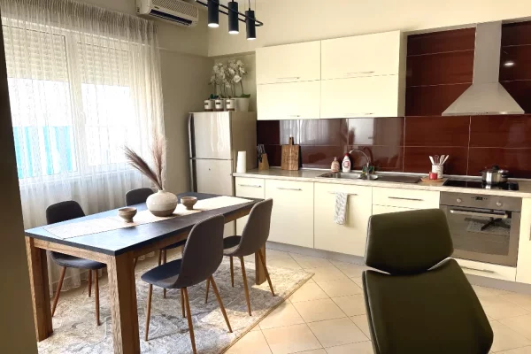Shtepi me qera Apartament ne Tirane, 1+1, Mobilimi E mobiluar, Pagesa 750  Euro.