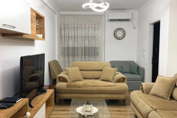 Shtepi me qera 1+1 ne Tirane - 48,000 Leke