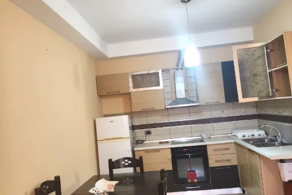 Shtepi me qera Apartament ne Tirane, 1+1, Mobilimi E mobiluar, Pagesa 36,000  Leke.