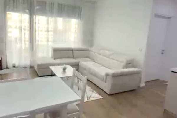 Shtepi me qera Apartament ne Tirane, 2+1, Mobilimi E mobiluar, Pagesa 550  Euro.