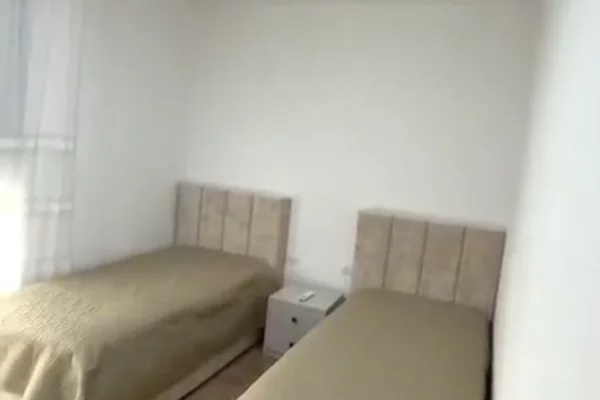Shtepi me qera Apartament ne Tirane, 2+1, Mobilimi E mobiluar, Pagesa 550  Euro.