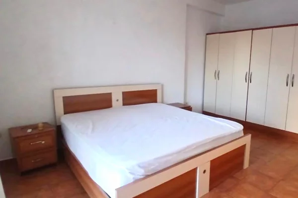 Shtepi me qera 1+1 ne Tirane - 50,000 Leke