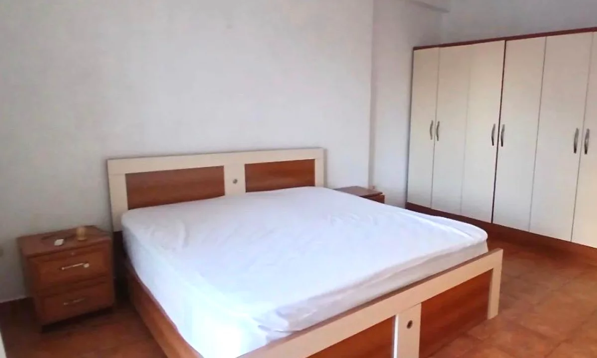 Shtepi me qera Apartament ne Tirane, 1+1, Mobilimi E mobiluar, Pagesa 50,000  Leke.
