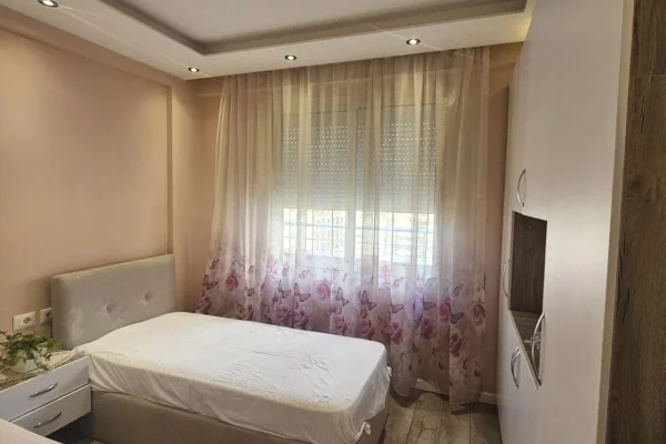 Shtepi me qera Apartament ne Tirane, 2+1, Mobilimi E mobiluar, Pagesa 75,000  Leke.