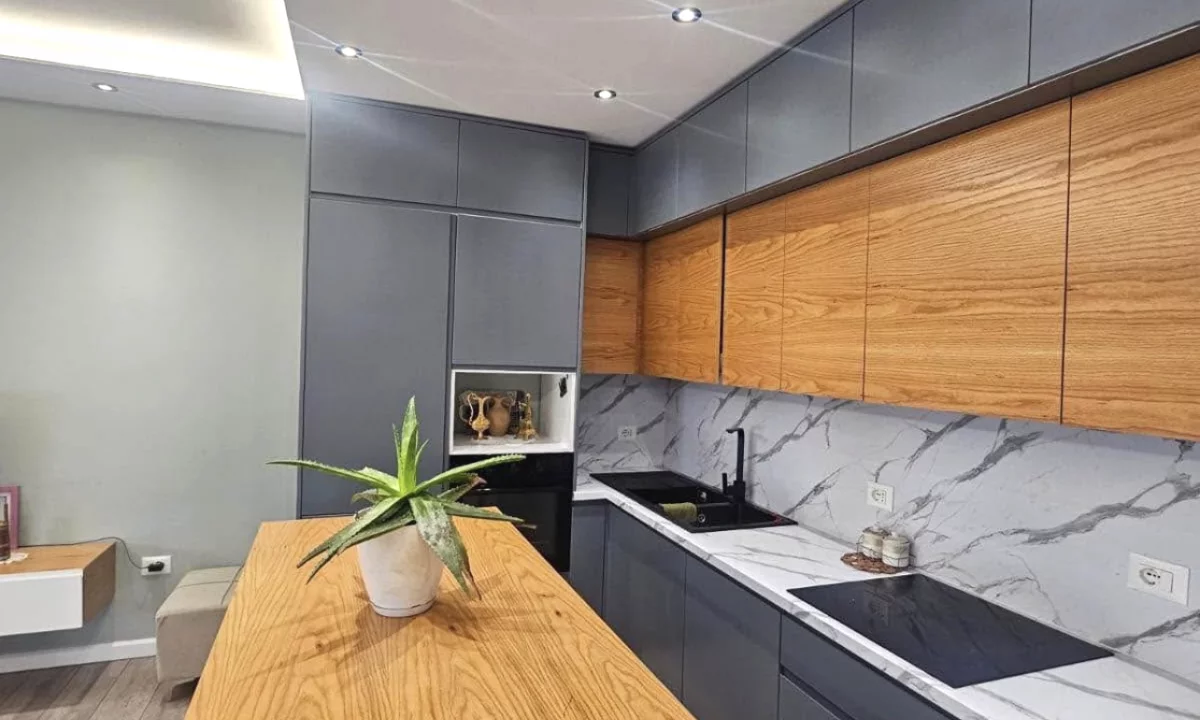 Shtepi me qera Apartament ne Tirane, 2+1, Mobilimi E mobiluar, Pagesa 75,000  Leke.