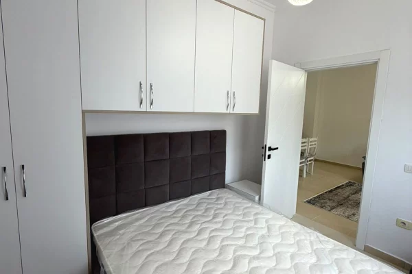 Shtepi me qera Apartament ne Tirane, 2+1, Mobilimi E mobiluar, Pagesa 50,000  Leke.