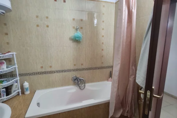 Shtepi me qera Apartament ne Tirane, 1+1, Mobilimi E mobiluar, Pagesa 55,000  Leke.