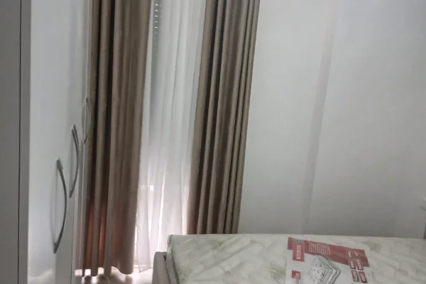 Shtepi me qera Apartament ne Tirane, 2+1, Mobilimi E mobiluar, Pagesa 60,000  Leke.