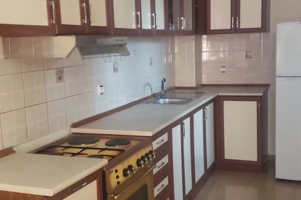 Shtepi me qera Apartament ne Tirane, 1+1, Mobilimi E mobiluar, Pagesa 45,000  Leke.