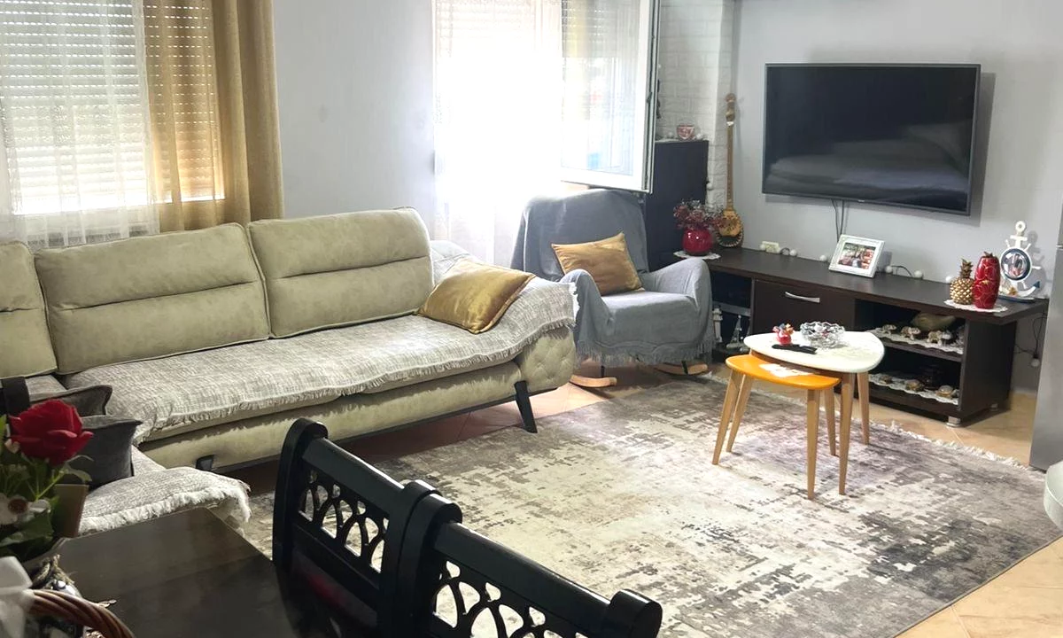 Shtepi me qera Apartament ne Tirane, 2+1, Mobilimi E mobiluar, Pagesa 45,000  Leke.