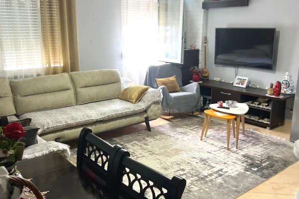 Shtepi me qera 2+1 ne Tirane - 45,000 Leke