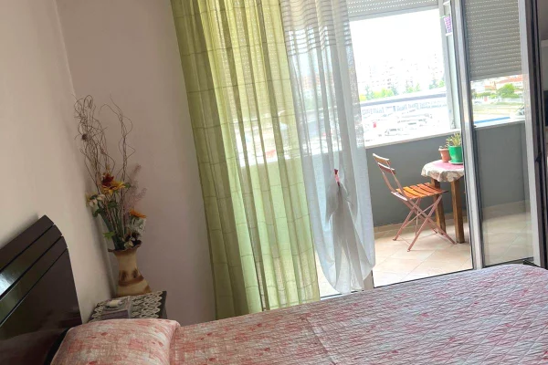 Shtepi me qera Apartament ne Tirane, 2+1, Mobilimi E mobiluar, Pagesa 45,000  Leke.
