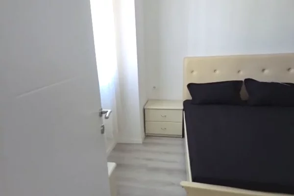 Shtepi me qera Apartament ne Tirane, 1+1, Mobilimi E mobiluar, Pagesa 55,000  Leke.
