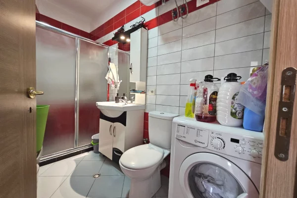 Shtepi me qera Apartament ne Tirane, 1+1, Mobilimi E mobiluar, Pagesa 40,000  Leke.