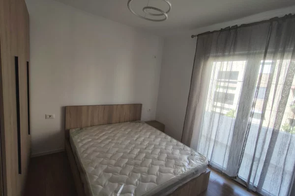 Shtepi me qera Apartament ne Tirane, 1+1, Mobilimi E mobiluar, Pagesa 500  Euro.