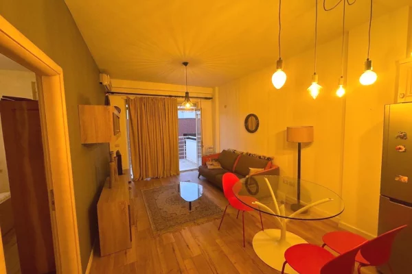 Shtepi me qera Apartament ne Tirane, 1+1, Mobilimi E mobiluar, Pagesa 550  Euro.