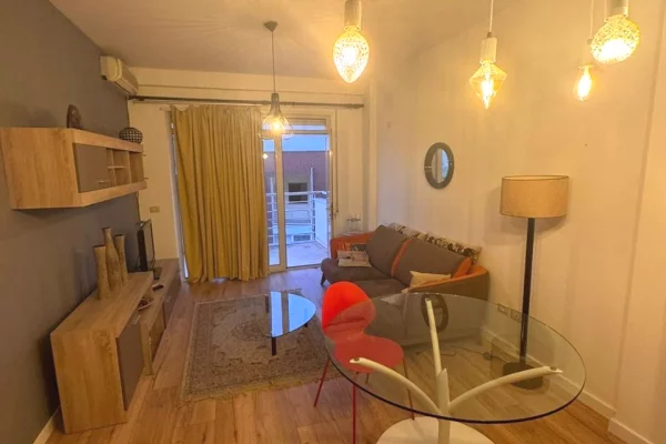 Shtepi me qera Apartament ne Tirane, 1+1, Mobilimi E mobiluar, Pagesa 550  Euro.