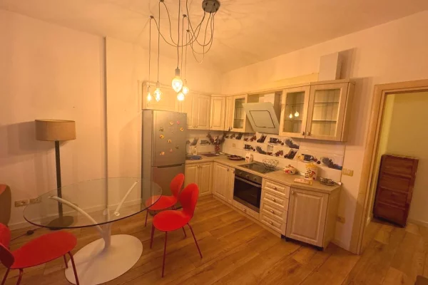 Shtepi me qera Apartament ne Tirane, 1+1, Mobilimi E mobiluar, Pagesa 550  Euro.