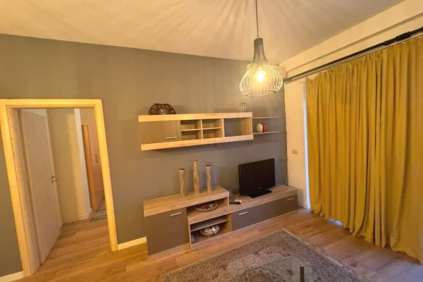 Shtepi me qera Apartament ne Tirane, 1+1, Mobilimi E mobiluar, Pagesa 550  Euro.
