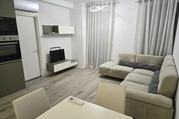 Shtepi me qera 1+1 ne Tirane - 60,000 Leke