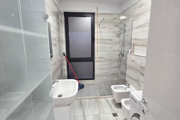 Shtepi me qera Apartament ne Tirane, 1+1, Mobilimi E mobiluar, Pagesa 60,000  Leke.