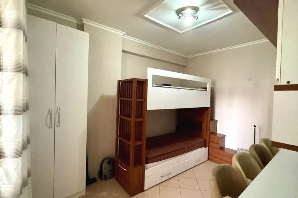 Shtepi me qera Apartament ne Tirane, 2+1, Mobilimi E mobiluar, Pagesa 700  Euro.