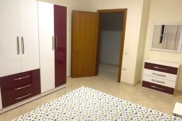 Shtepi me qera Apartament ne Tirane, 3+1, Mobilimi E mobiluar, Pagesa 55,000  Leke.
