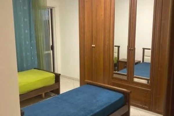 Shtepi me qera Apartament ne Tirane, 3+1, Mobilimi E mobiluar, Pagesa 55,000  Leke.