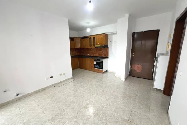 Shtepi me qera Apartament ne Tirane, 1+1, Mobilimi Bosh, pa mobiluar, Pagesa 35,000  Leke.