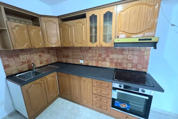 Shtepi me qera Apartament ne Tirane, 1+1, Mobilimi Bosh, pa mobiluar, Pagesa 35,000  Leke.