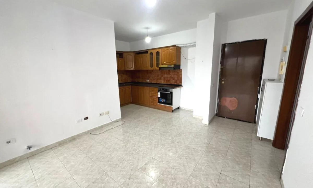 Shtepi me qera Apartament ne Tirane, 1+1, Mobilimi Bosh, pa mobiluar, Pagesa 35,000  Leke.
