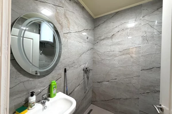 Shtepi me qera Apartament ne Tirane, 1+1, Mobilimi E mobiluar, Pagesa 45,000  Leke.