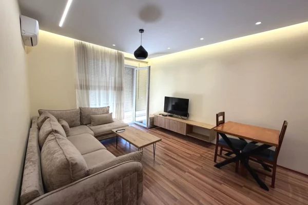 Shtepi me qera Apartament ne Tirane, 1+1, Mobilimi E mobiluar, Pagesa 45,000  Leke.