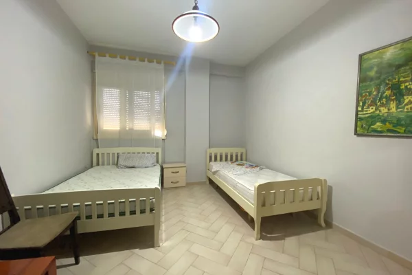 Shtepi me qera Apartament ne Tirane, 2+1, Mobilimi E mobiluar, Pagesa 55,000  Leke.