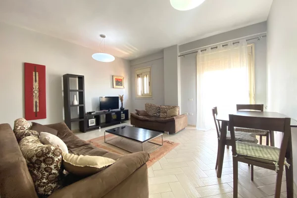 Shtepi me qera Apartament ne Tirane, 2+1, Mobilimi E mobiluar, Pagesa 55,000  Leke.