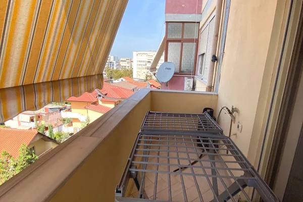 Shtepi me qera Apartament ne Tirane, 2+1, Mobilimi E mobiluar, Pagesa 55,000  Leke.
