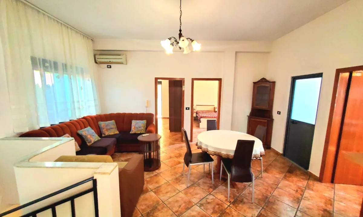 Shtepi me qera Shtepi Private ne Tirane, 2+1, Mobilimi E mobiluar, Pagesa 55,000  Leke.